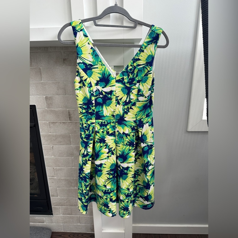 Romeo + Juliet couture Floral pleated Dress| size M